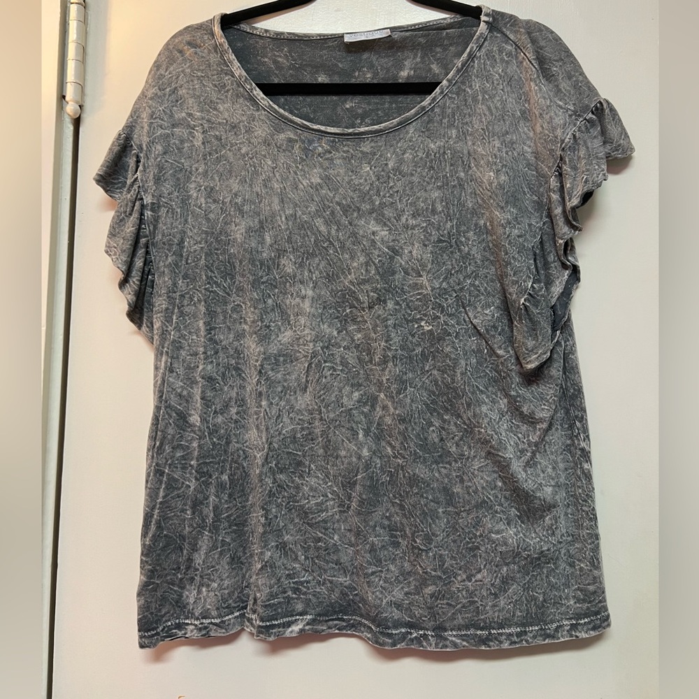 Crushed ruffle sleeve top